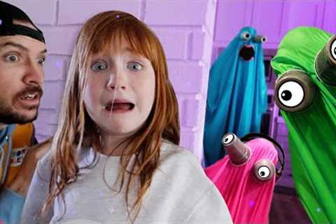 RAiNBOW GHOSTS!! Adley & Niko escape the Portal House! Blue Pink Green Purple color keys Hide n ..